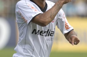 SC - CRICIUMA/SC X CORINTHIANS/SP - ESPORTES - durante jogo vlido pelo returno do Campeonato Brasileiro Serie B, realizado no estdio Heriberto Hulse, na cidade de Criciuma em Santa Catarina, neste sbado a tarde