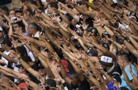 SC - CRICIUMA/SC X CORINTHIANS/SP - ESPORTES - durante jogo válido pelo returno do Campeonato Brasileiro Serie B, realizado no estádio Heriberto Hulse, na cidade de Criciuma em Santa Catarina, neste sábado a tarde