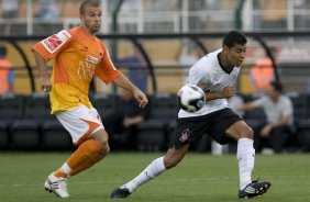 SP - CORINTHIANS/SP X VILA NOVA/GO - ESPORTES - durante a partida vlida pelo returno do Campeonato Brasileiro Serie B, realizado no estdio do Pacaembu, zona oeste da cidade, neste sbado a tarde