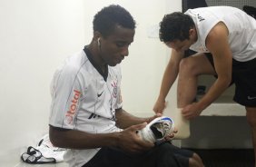 SP - CORINTHIANS/SP X VILA NOVA/GO - ESPORTES - nos vestiários antes da partida válida pelo returno do Campeonato Brasileiro Serie B, realizado no estádio do Pacaembu, zona oeste da cidade, neste sábado a tarde