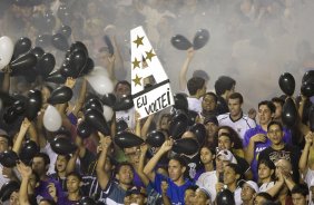 MT- MIXTO/CUIABA X CORINTHIANS/SP - ESPORTES - Torcida do Corinthians durante jogo amistoso, realizado no estádio José Fragelli, o Verdão, na cidade de Cuiaba/Mato Grosso, nesta terca-feira a noite