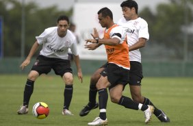 Durante o treino do Corinthians realizado esta manh no Spa Sport Resort, na cidade de Itu, interior de So Paulo, durante a pre-temporada de 2009; Amanha o time faz um amistoso no Pacaembu contra o Estudiantes de Buenos Aires e sua estreia no Campeonato Paulista ser no dia 22/01, contra o Barueri, tambem no Pacaembu