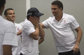 SP - ESPORTES - CORINTHIANS/BRASIL X ESTUDIANTES/ARGENTINA -  nos vestirios antes do jogo amistoso internacional realizado esta tarde no Pacaembu, quando foram apresentados os novos contratados para o ano de 2009; o time estreia no Campeonato Paulista dia 22/01contra o Barueri, tambem no Pacaembu