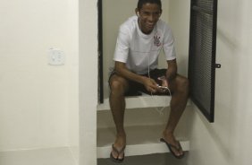 SP - ESPORTES - CORINTHIANS/BRASIL X ESTUDIANTES/ARGENTINA -  nos vestirios antes do jogo amistoso internacional realizado esta tarde no Pacaembu, quando foram apresentados os novos contratados para o ano de 2009; o time estreia no Campeonato Paulista dia 22/01contra o Barueri, tambem no Pacaembu