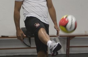 SP - ESPORTES - CORINTHIANS/BRASIL X ESTUDIANTES/ARGENTINA -  nos vestirios antes do jogo amistoso internacional realizado esta tarde no Pacaembu, quando foram apresentados os novos contratados para o ano de 2009; o time estreia no Campeonato Paulista dia 22/01contra o Barueri, tambem no Pacaembu