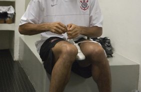 SP - ESPORTES - CORINTHIANS/BRASIL X ESTUDIANTES/ARGENTINA -  nos vestirios antes do jogo amistoso internacional realizado esta tarde no Pacaembu, quando foram apresentados os novos contratados para o ano de 2009; o time estreia no Campeonato Paulista dia 22/01contra o Barueri, tambem no Pacaembu