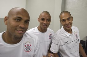 SP - ESPORTES - CORINTHIANS/BRASIL X ESTUDIANTES/ARGENTINA -  nos vestirios antes do jogo amistoso internacional realizado esta tarde no Pacaembu, quando foram apresentados os novos contratados para o ano de 2009; o time estreia no Campeonato Paulista dia 22/01contra o Barueri, tambem no Pacaembu