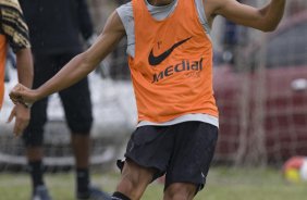 SP - ESPORTES - durante o treino do Corinthians realizado esta tarde no Parque Ecolgico do Tiete, zona leste de So Paulo. O time joga amanh, quarta-feira, 04/02, pelo Campeonato Paulista, contra o Paulista de Jundia,  noite, no estdio Jaime Cintra