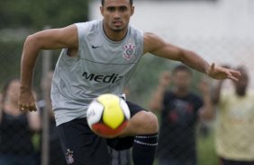 SP - ESPORTES - durante o treino do Corinthians realizado esta tarde no Parque Ecolgico do Tiete, zona leste de So Paulo. O time joga amanh, quarta-feira, 04/02, pelo Campeonato Paulista, contra o Paulista de Jundia,  noite, no estdio Jaime Cintra