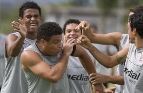 SP - ESPORTES - durante o treino do Corinthians realizado esta tarde no Parque Ecolgico do Tiete, zona leste de So Paulo. O time joga amanh, quarta-feira, 04/02, pelo Campeonato Paulista, contra o Paulista de Jundia,  noite, no estdio Jaime Cintra
