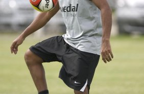 SP - ESPORTES - durante o treino do Corinthians realizado esta tarde no Parque Ecolgico do Tiete, zona leste de So Paulo. O time joga amanh, quarta-feira, 04/02, pelo Campeonato Paulista, contra o Paulista de Jundia,  noite, no estdio Jaime Cintra