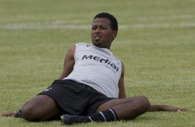 SP - ESPORTES - durante o treino do Corinthians realizado esta tarde no Parque Ecolgico do Tiete, zona leste de So Paulo. O time joga amanh, quarta-feira, 04/02, pelo Campeonato Paulista, contra o Paulista de Jundia,  noite, no estdio Jaime Cintra