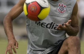 SP - ESPORTES - durante o treino do Corinthians realizado esta tarde no Parque Ecolgico do Tiete, zona leste de So Paulo. O time joga amanh, quarta-feira, 04/02, pelo Campeonato Paulista, contra o Paulista de Jundia,  noite, no estdio Jaime Cintra