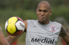 SP - ESPORTES - durante o treino do Corinthians realizado esta tarde no Parque Ecolgico do Tiete, zona leste de So Paulo. O time joga amanh, quarta-feira, 04/02, pelo Campeonato Paulista, contra o Paulista de Jundia,  noite, no estdio Jaime Cintra