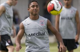 SP - ESPORTES - durante o treino do Corinthians realizado esta tarde no Parque Ecolgico do Tiete, zona leste de So Paulo. O time joga amanh, quarta-feira, 04/02, pelo Campeonato Paulista, contra o Paulista de Jundia,  noite, no estdio Jaime Cintra