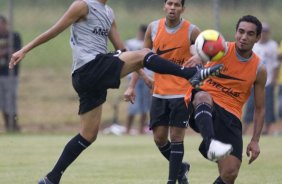 SP - ESPORTES - durante o treino do Corinthians realizado esta tarde no Parque Ecolgico do Tiete, zona leste de So Paulo. O time joga amanh, quarta-feira, 04/02, pelo Campeonato Paulista, contra o Paulista de Jundia,  noite, no estdio Jaime Cintra