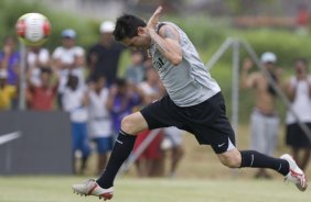 SP - ESPORTES - durante o treino do Corinthians realizado esta tarde no Parque Ecolgico do Tiete, zona leste de So Paulo. O time joga amanh, quarta-feira, 04/02, pelo Campeonato Paulista, contra o Paulista de Jundia,  noite, no estdio Jaime Cintra