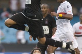 SAO PAULO/SP X CORINTHIANS/SP - em um lance durante o jogo realizado esta tarde no estdio do Morumbi, zona sul de So Paulo, vlido pelo Campeonato Paulista de 2009