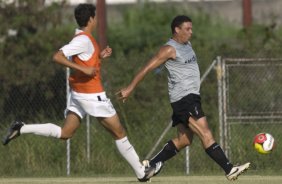 SP - ESPORTES - durante o treino coletivo contra a equipe de sub-18 do Corinthians realizado esta tarde no Parque Ecolgico do Tiete, zona leste de So Paulo. O time joga sbado, 21/02, a tarde, pelo Campeonato Paulista, contra o Guaratingueta, no estdio Dario Leite