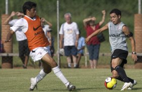 SP - ESPORTES - Lulinha durante o treino coletivo contra a equipe de sub-18 do Corinthians realizado esta tarde no Parque Ecolgico do Tiete, zona leste de So Paulo. O time joga sbado, 21/02, a tarde, pelo Campeonato Paulista, contra o Guaratingueta, no estdio Dario Leite