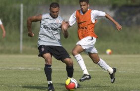 SP - ESPORTES - Otacilio durante o treino coletivo contra a equipe de sub-18 do Corinthians realizado esta tarde no Parque Ecolgico do Tiete, zona leste de So Paulo. O time joga sbado, 21/02, a tarde, pelo Campeonato Paulista, contra o Guaratingueta, no estdio Dario Leite