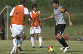 SP - ESPORTES - Ronaldo durante o treino coletivo contra a equipe de sub-18 do Corinthians realizado esta tarde no Parque Ecolgico do Tiete, zona leste de So Paulo. O time joga sbado, 21/02, a tarde, pelo Campeonato Paulista, contra o Guaratingueta, no estdio Dario Leite