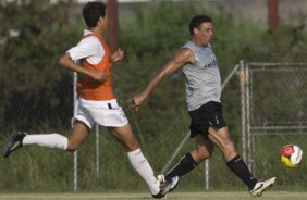 SP - ESPORTES - Ronaldo durante o treino coletivo contra a equipe de sub-18 do Corinthians realizado esta tarde no Parque Ecolgico do Tiete, zona leste de So Paulo. O time joga sbado, 21/02, a tarde, pelo Campeonato Paulista, contra o Guaratingueta, no estdio Dario Leite