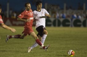 CORINTHIANS/SP X NOROESTE/BAURU- em um lance durante o jogo realizado esta noite no estdio Eduardo Jos Farah, em Presidente Prudente, interior de So Paulo, vlido pelo Campeonato Paulista de 2009