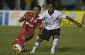 CORINTHIANS/SP X NOROESTE/BAURU- em um lance durante o jogo realizado esta noite no estdio Eduardo Jos Farah, em Presidente Prudente, interior de So Paulo, vlido pelo Campeonato Paulista de 2009