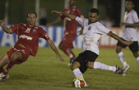 CORINTHIANS/SP X NOROESTE/BAURU- em um lance durante o jogo realizado esta noite no estádio Eduardo José Farah, em Presidente Prudente, interior de São Paulo, válido pelo Campeonato Paulista de 2009