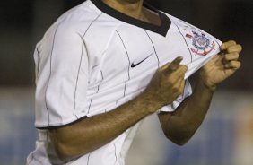 CORINTHIANS/SP X NOROESTE/BAURU- em um lance durante o jogo realizado esta noite no estdio Eduardo Jos Farah, em Presidente Prudente, interior de So Paulo, vlido pelo Campeonato Paulista de 2009