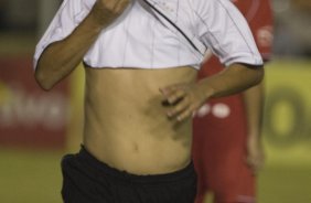 CORINTHIANS/SP X NOROESTE/BAURU- em um lance durante o jogo realizado esta noite no estádio Eduardo José Farah, em Presidente Prudente, interior de São Paulo, válido pelo Campeonato Paulista de 2009
