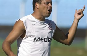 Durante o treino realizado esta manh no estdio Eduardo Jos Farah. O time joga amanh, domingo, 01/03 a noite, pelo Campeonato Paulista, contra o Marilia, no estdio Bento de Abreu, em Marilia