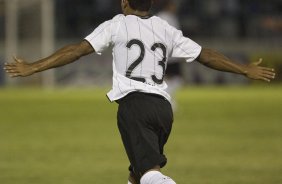 MARILIA X CORINTHIANS/SP - em um lance durante o jogo realizado esta noite no estdio Bento de Abreu, em Marilia, interior de So Paulo, vlido pelo Campeonato Paulista de 2009