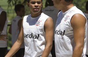 Dentinho e Ronaldo(d) durante o alogamento realizado esta manhã no Hotel Beira Rio em Itumbiara, interior de Goias. O time joga hoje a noite, quarta-feira, 04/03, pelo Copa do Brasil, contra o Itumbiara/GO, no estádio JK em Itumbiara/GO