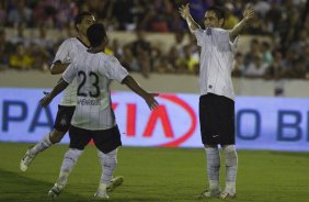 ITUMBIARA/GO X CORINTHIANS/SP - em um lance durante o jogo realizado esta noite no estádio JK, em Itumbiara, interior de Goias, válido pela Copa do Brasil de 2009, jogo de ida