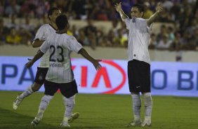 ITUMBIARA/GO X CORINTHIANS/SP - em um lance durante o jogo realizado esta noite no estdio JK, em Itumbiara, interior de Goias, vlido pela Copa do Brasil de 2009, jogo de ida