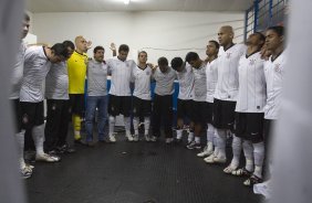 ITUMBIARA/GO X CORINTHIANS/SP - em um lance durante o jogo realizado esta noite no estdio JK, em Itumbiara, interior de Goias, vlido pela Copa do Brasil de 2009, jogo de ida