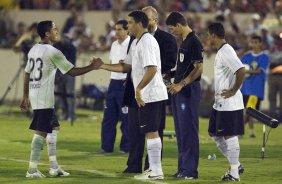 ITUMBIARA/GO X CORINTHIANS/SP - em um lance durante o jogo realizado esta noite no estdio JK, em Itumbiara, interior de Goias, vlido pela Copa do Brasil de 2009, jogo de ida