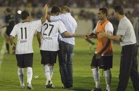 ITUMBIARA/GO X CORINTHIANS/SP - em um lance durante o jogo realizado esta noite no estdio JK, em Itumbiara, interior de Goias, vlido pela Copa do Brasil de 2009, jogo de ida