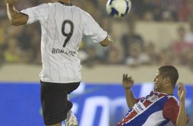 ITUMBIARA/GO X CORINTHIANS/SP - em um lance durante o jogo realizado esta noite no estdio JK, em Itumbiara, interior de Goias, vlido pela Copa do Brasil de 2009, jogo de ida