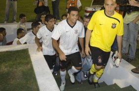 ITUMBIARA/GO X CORINTHIANS/SP - em um lance durante o jogo realizado esta noite no estdio JK, em Itumbiara, interior de Goias, vlido pela Copa do Brasil de 2009, jogo de ida