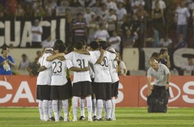 ITUMBIARA/GO X CORINTHIANS/SP - em um lance durante o jogo realizado esta noite no estdio JK, em Itumbiara, interior de Goias, vlido pela Copa do Brasil de 2009, jogo de ida