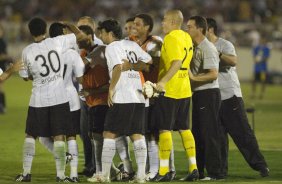 ITUMBIARA/GO X CORINTHIANS/SP - em um lance durante o jogo realizado esta noite no estdio JK, em Itumbiara, interior de Goias, vlido pela Copa do Brasil de 2009, jogo de ida