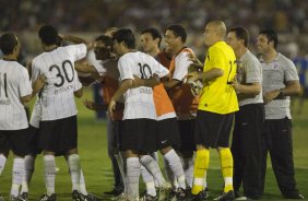 ITUMBIARA/GO X CORINTHIANS/SP - em um lance durante o jogo realizado esta noite no estádio JK, em Itumbiara, interior de Goias, válido pela Copa do Brasil de 2009, jogo de ida