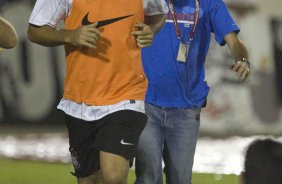 ITUMBIARA/GO X CORINTHIANS/SP - em um lance durante o jogo realizado esta noite no estdio JK, em Itumbiara, interior de Goias, vlido pela Copa do Brasil de 2009, jogo de ida