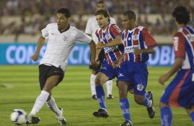 ITUMBIARA/GO X CORINTHIANS/SP - em um lance durante o jogo realizado esta noite no estdio JK, em Itumbiara, interior de Goias, vlido pela Copa do Brasil de 2009, jogo de ida