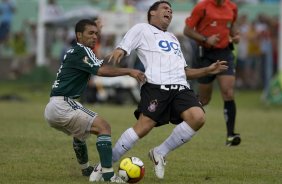Presidente Prudente/SP - ESPORTES - PALMEIRAS/SP X CORINTHIANS/SP - em um lance durante o jogo realizado esta tarde no estádio Eduardo José Farh, em Presidente Prudente, interior de São Paulo, válido pelo Campeonato Paulista de 2009