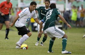 Presidente Prudente/SP - ESPORTES - PALMEIRAS/SP X CORINTHIANS/SP - em um lance durante o jogo realizado esta tarde no estádio Eduardo José Farh, em Presidente Prudente, interior de São Paulo, válido pelo Campeonato Paulista de 2009