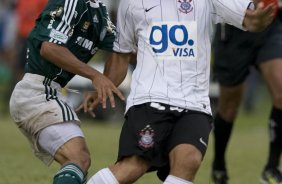 Presidente Prudente/SP - ESPORTES - PALMEIRAS/SP X CORINTHIANS/SP - em um lance durante o jogo realizado esta tarde no estádio Eduardo José Farh, em Presidente Prudente, interior de São Paulo, válido pelo Campeonato Paulista de 2009